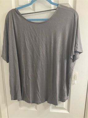 Soma Gray Short Sleeve Scoop Neck Open Back Top